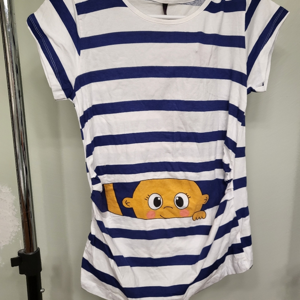 Maternity graphic t-shirt